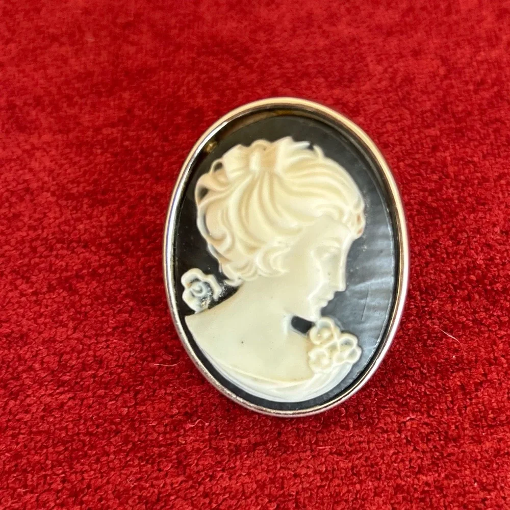 Classic Black and Ivory Cameo (adjustable) Ring -size 7-12 - Picture 1 of 3